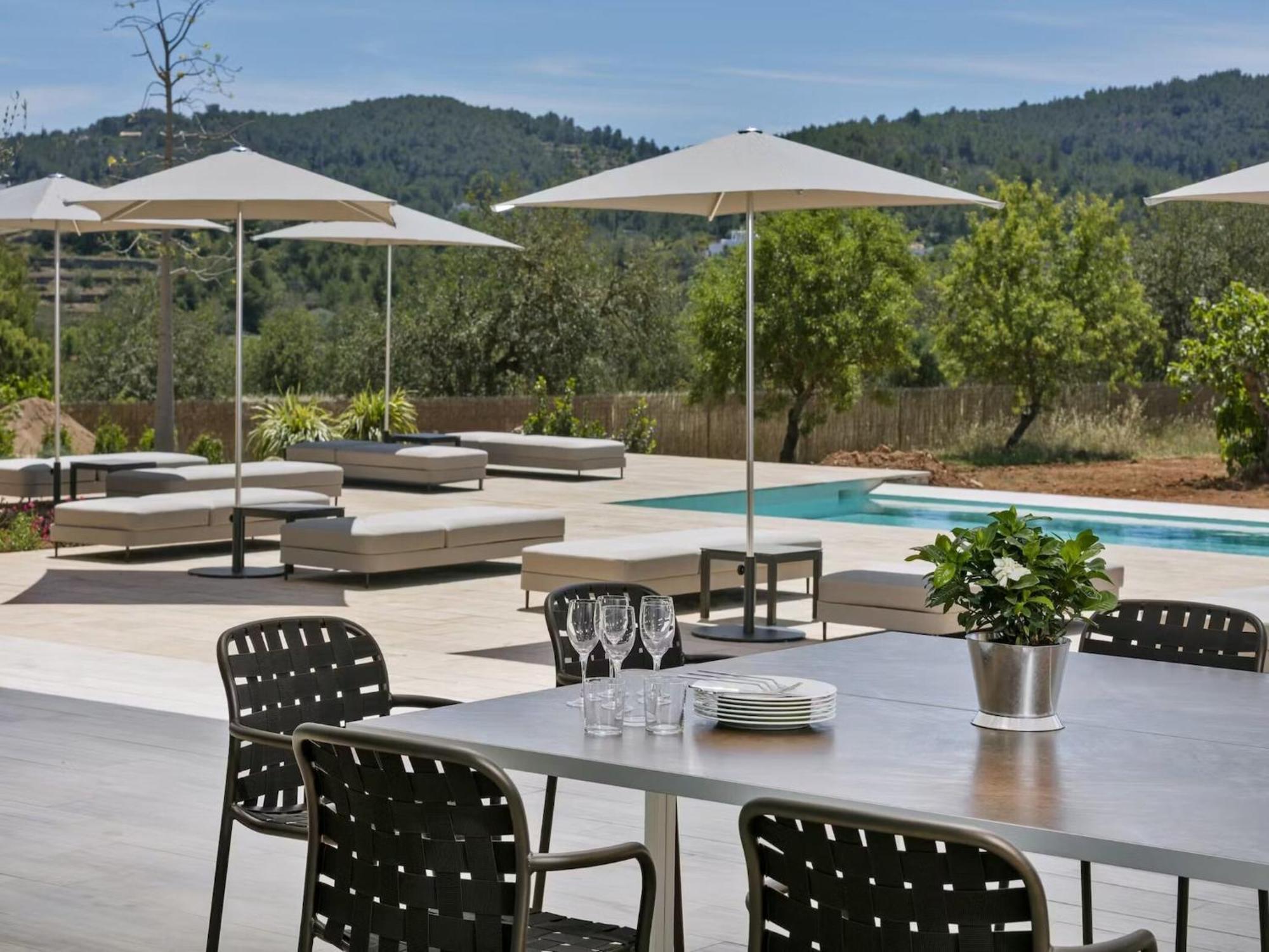 Countryside Villa With Outdoor Space Santa Eularia des Riu Bagian luar foto